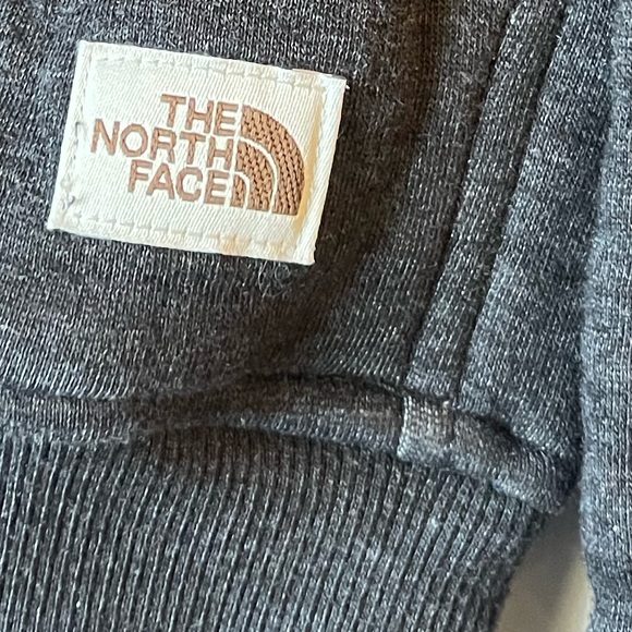 The North Face pullover 1/4 zip sweatshirt - Picture 4 of 8